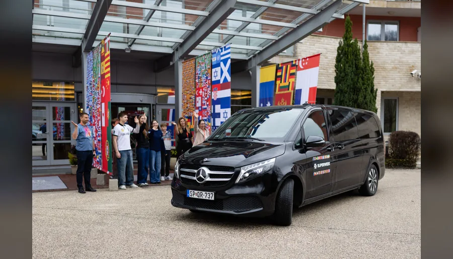 VIP and business chauffeur service in Budapest with Mercedes vehicles